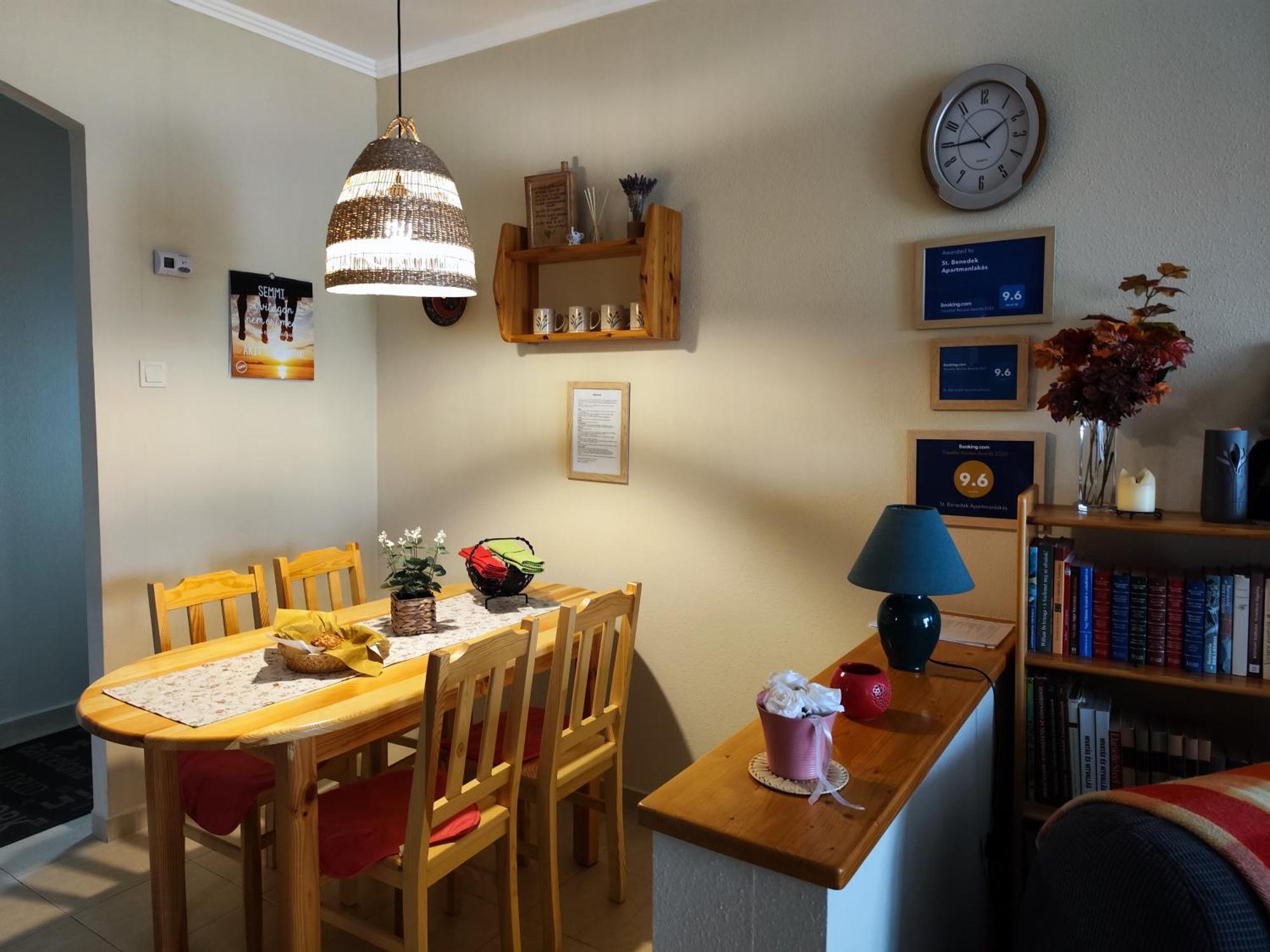 St. Benedek Apartmanlakas Appartement Mezőkövesd Buitenkant foto